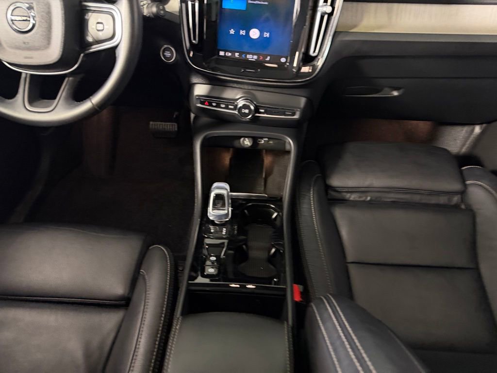 Used 2023 Volvo XC40 B5 Plus w/ Climate Package image 16