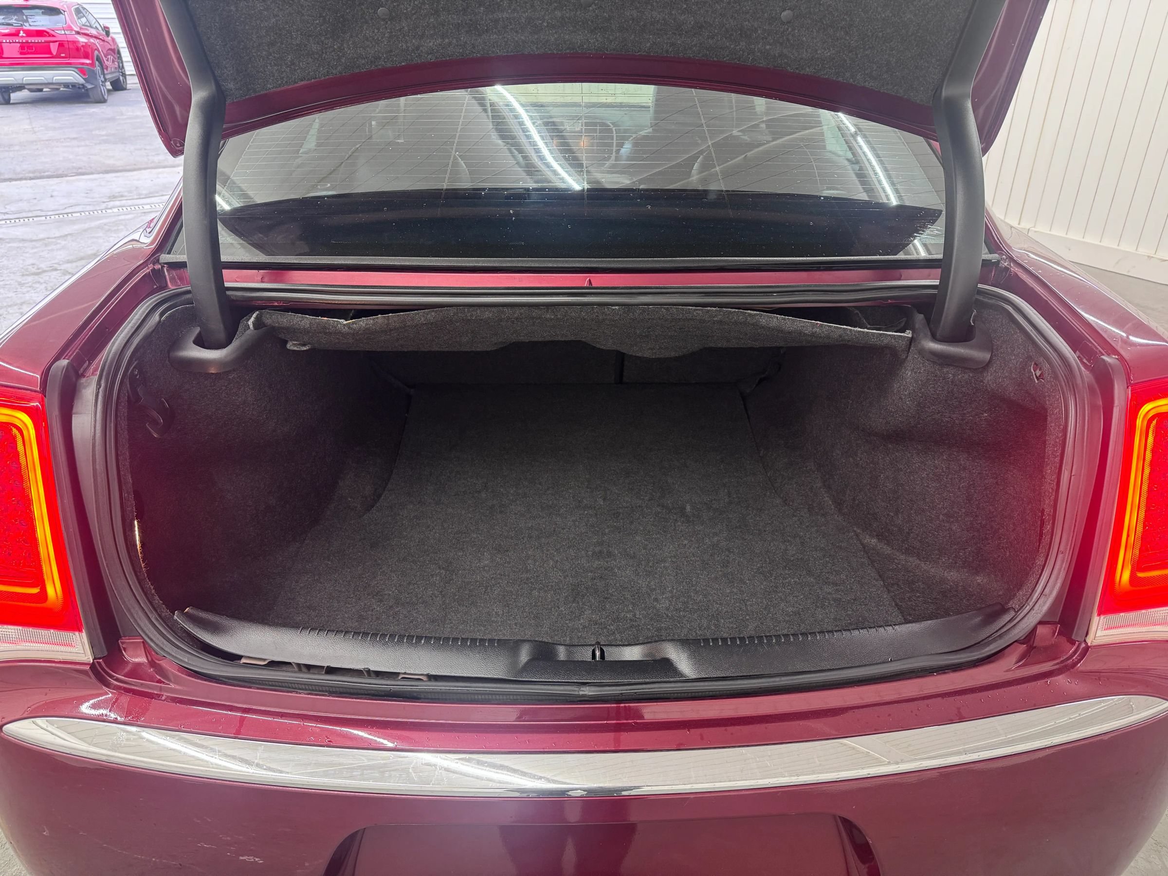 Used 2019 Chrysler 300 Limited AWD/4WD image 13