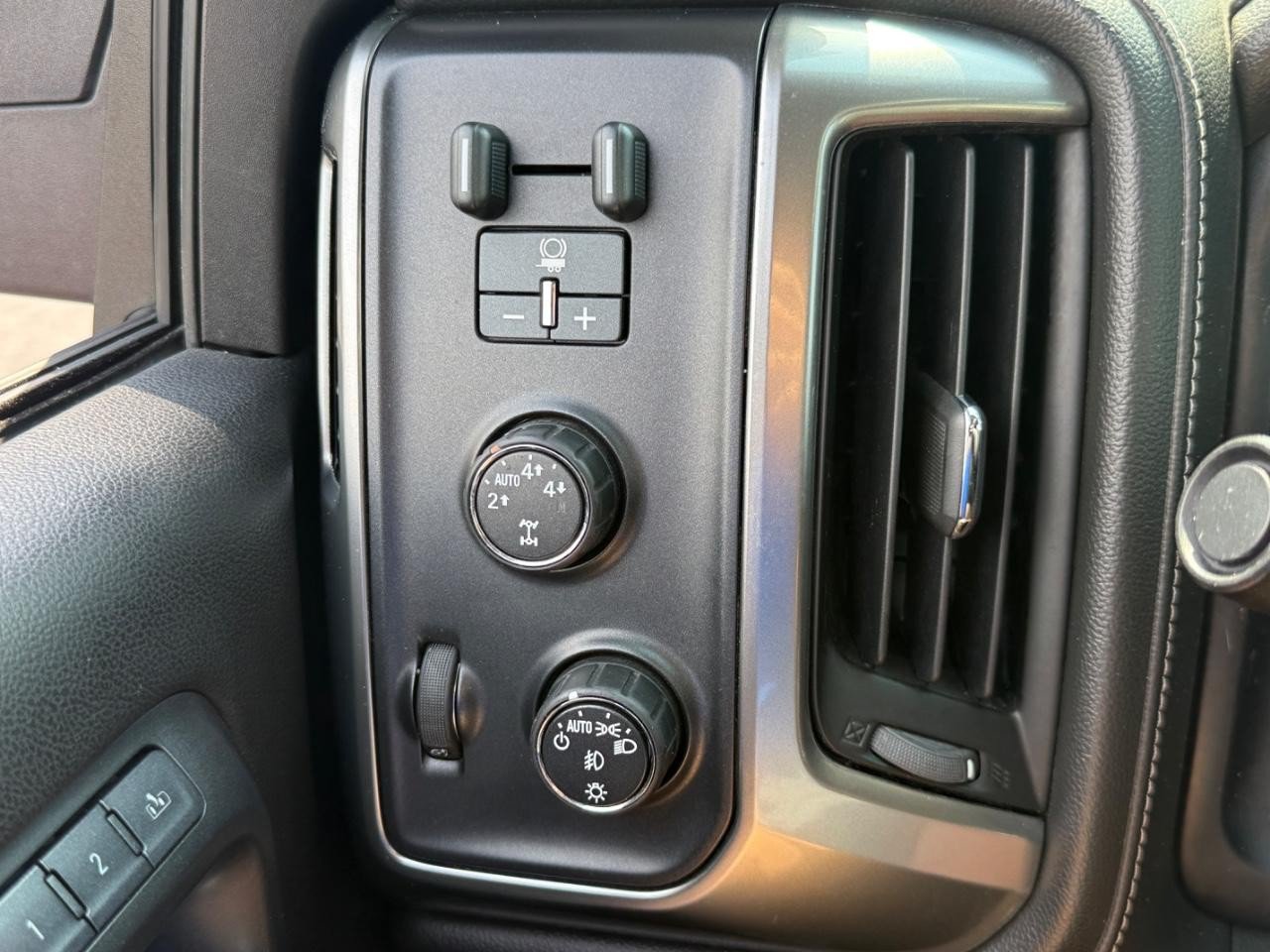 Used 2015 Chevrolet Silverado 1500 LTZ w/ LTZ Plus Package AWD/4WD image 18