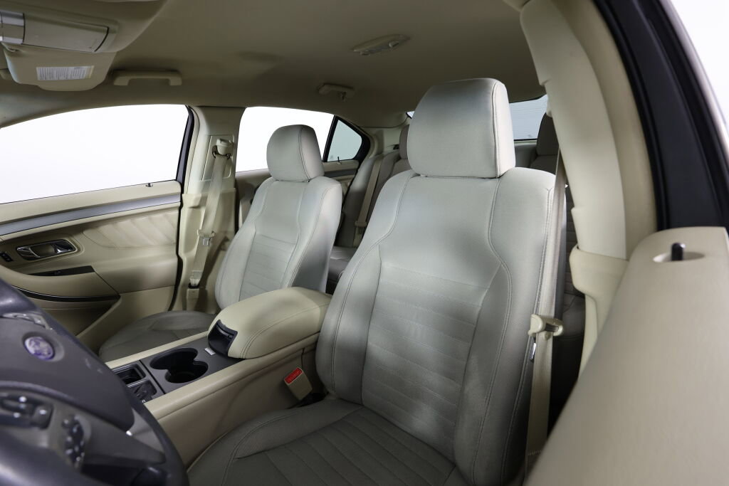 Used 2015 Ford Taurus SE image 11