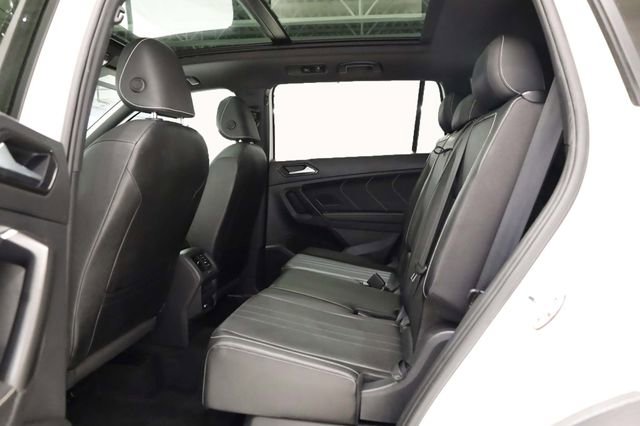 Used 2023 Volkswagen Tiguan SE R-Line image 29