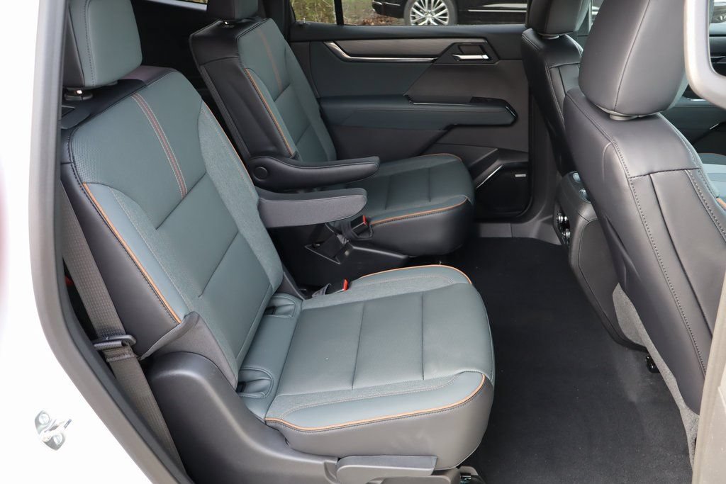 New 2026 GMC Acadia AT4 w/ Luxury Package AWD/4WD image 24