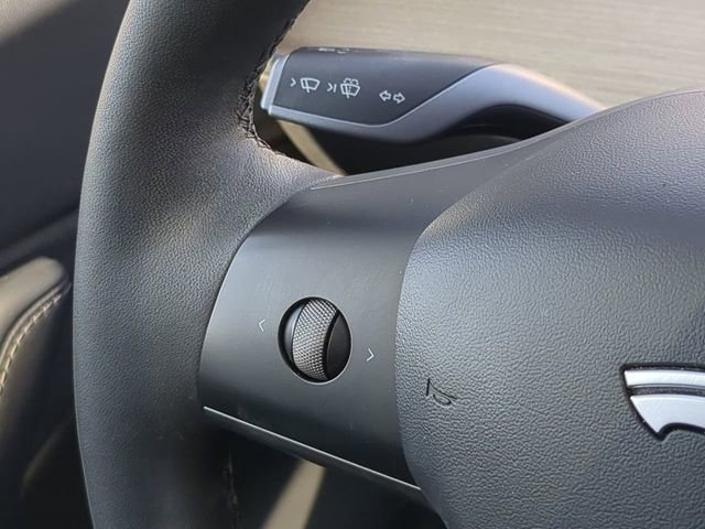 Used 2022 Tesla Model Y Long Range image 26