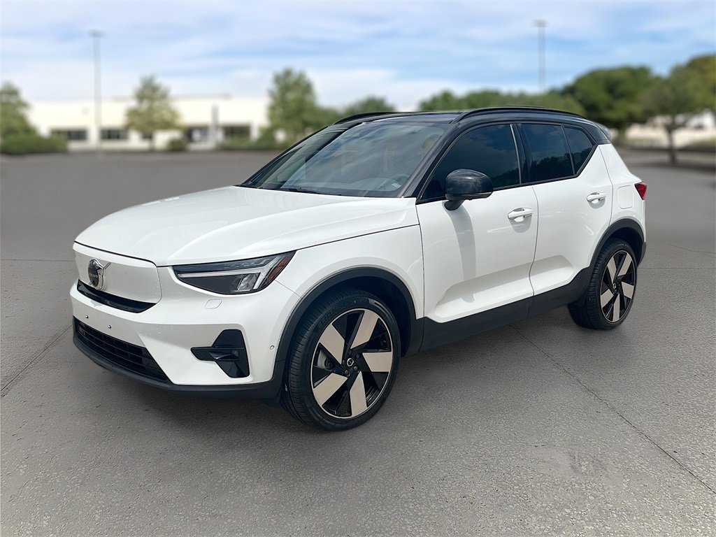 Used 2023 Volvo XC40 Recharge Ultimate image 3