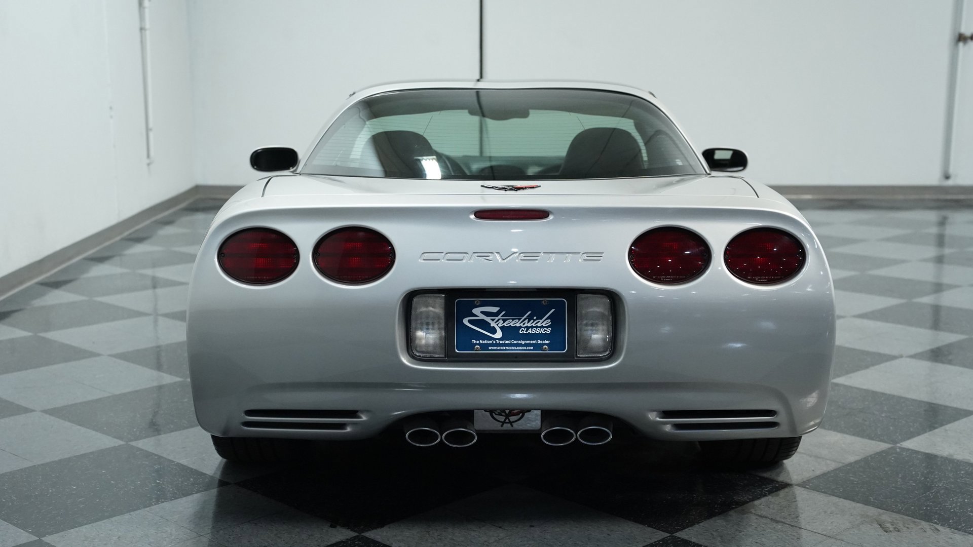Used 2004 Chevrolet Corvette Coupe w/ Preferred Equipment Group image 9