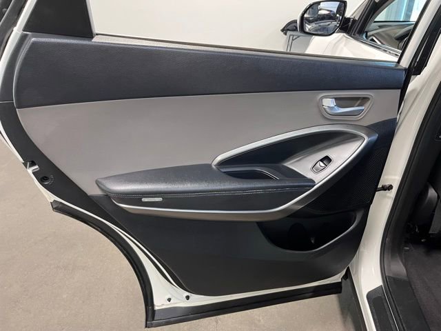Used 2017 Hyundai Santa Fe SE image 18