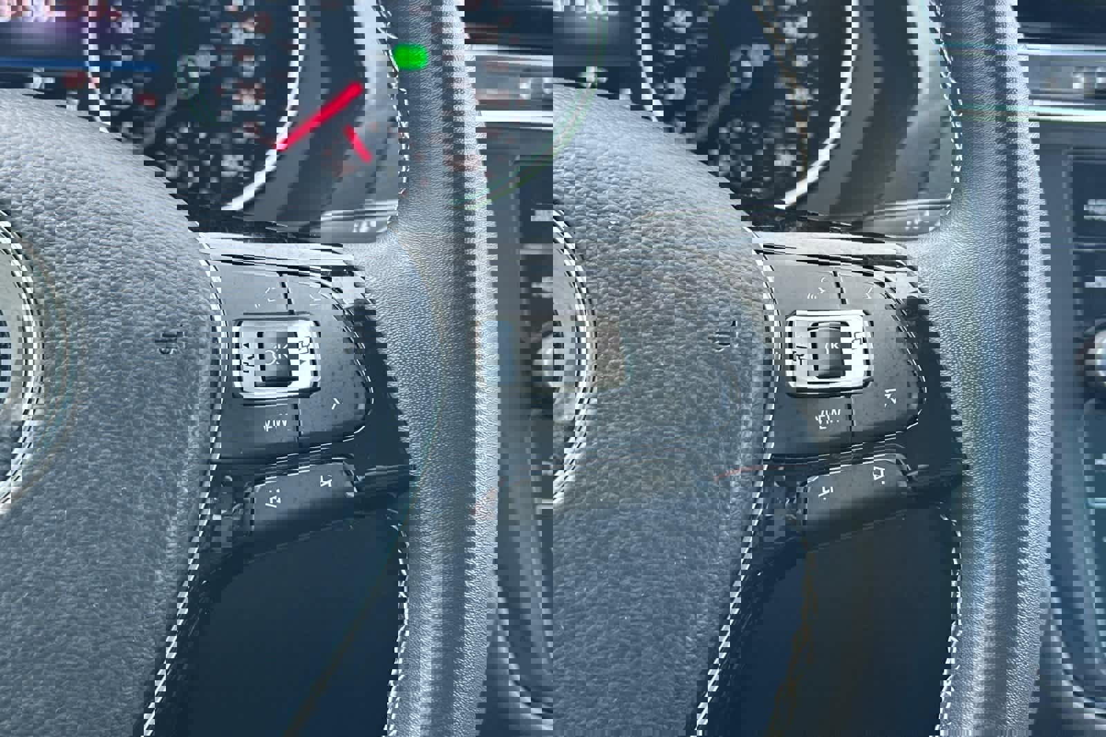 Used 2021 Volkswagen Tiguan SE w/ Panoramic Sunroof Package image 28