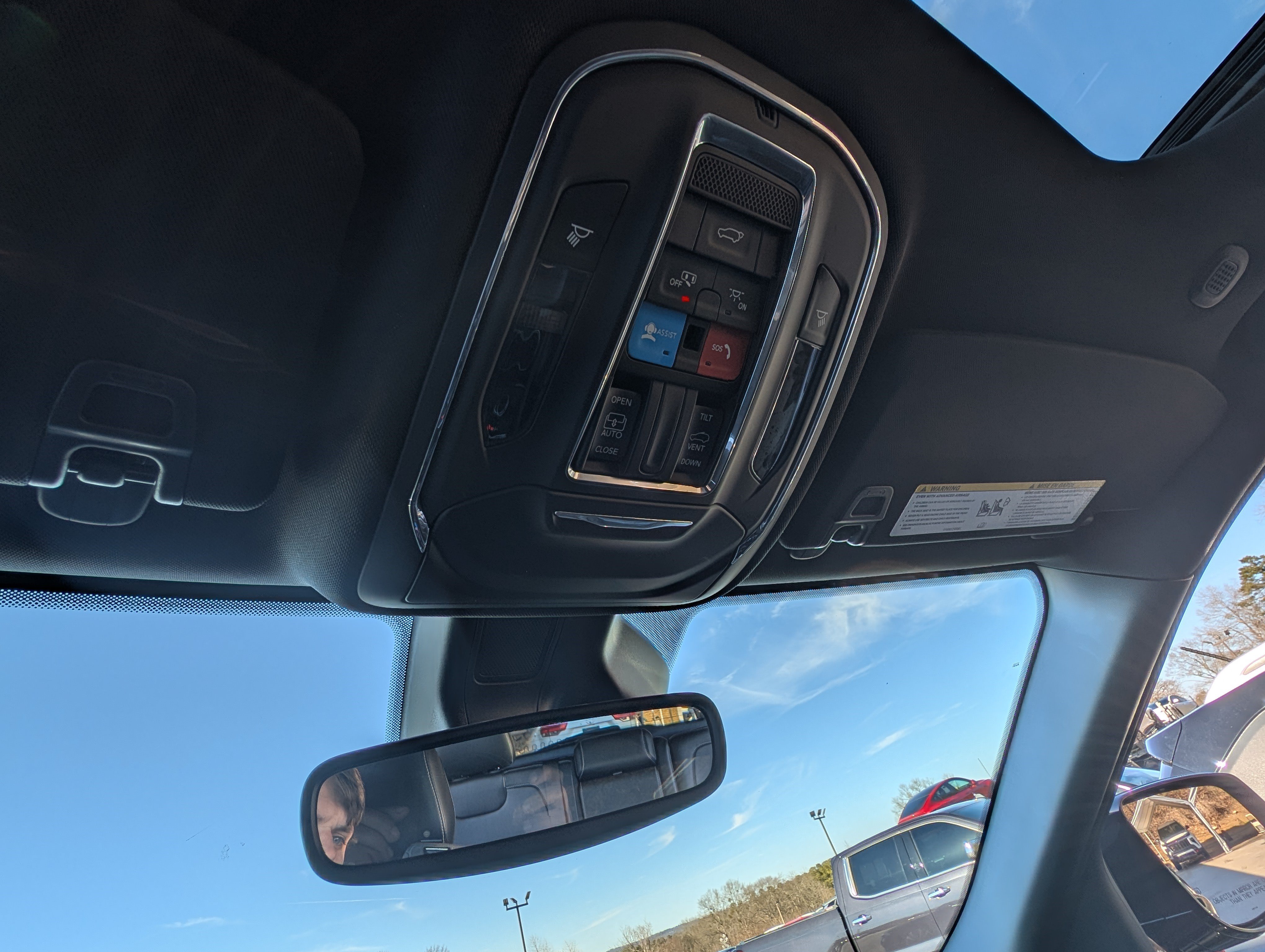 Used 2023 Jeep Grand Cherokee Altitude RWD image 28