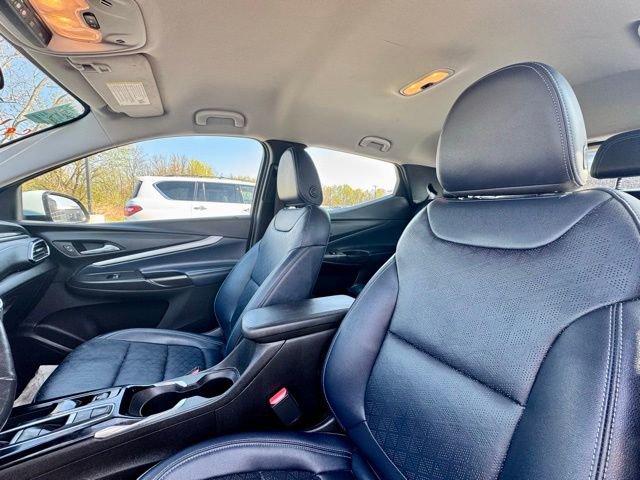 Used 2022 Chevrolet Bolt EUV LT w/ Convenience Package FWD image 7