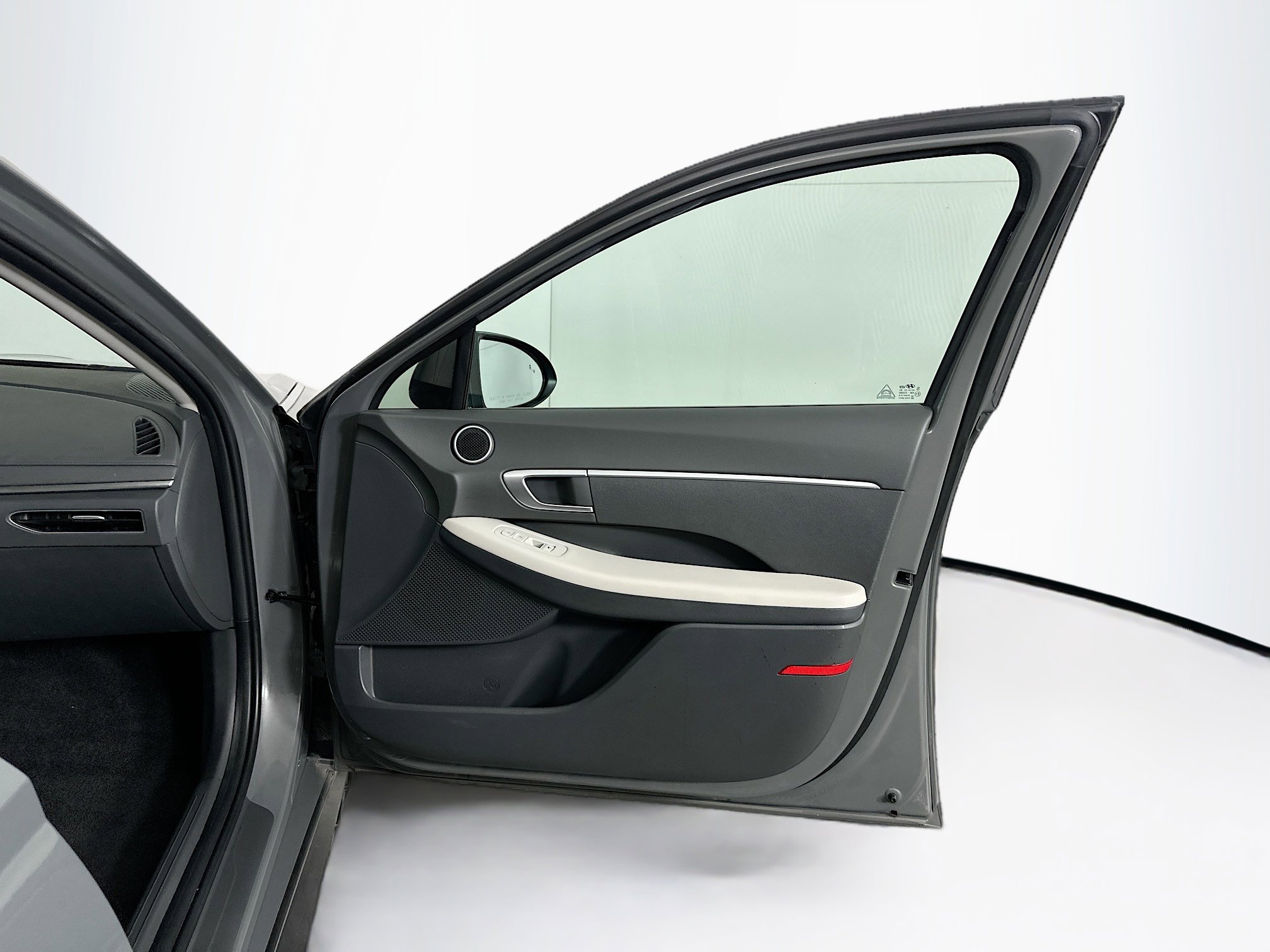 Used 2023 Hyundai Sonata SE w/ Cargo Package image 30