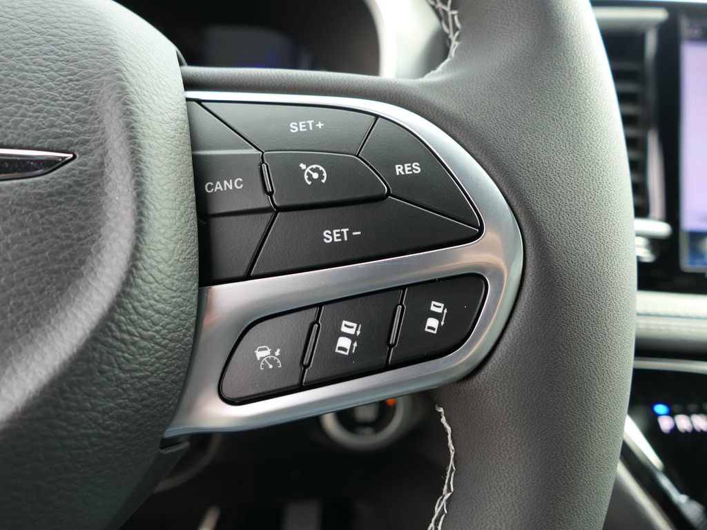 New 2026 Chrysler Pacifica Select image 12
