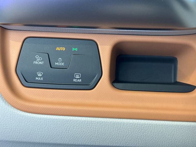 Used 2025 Volkswagen ID. Buzz 1st Edition image 36