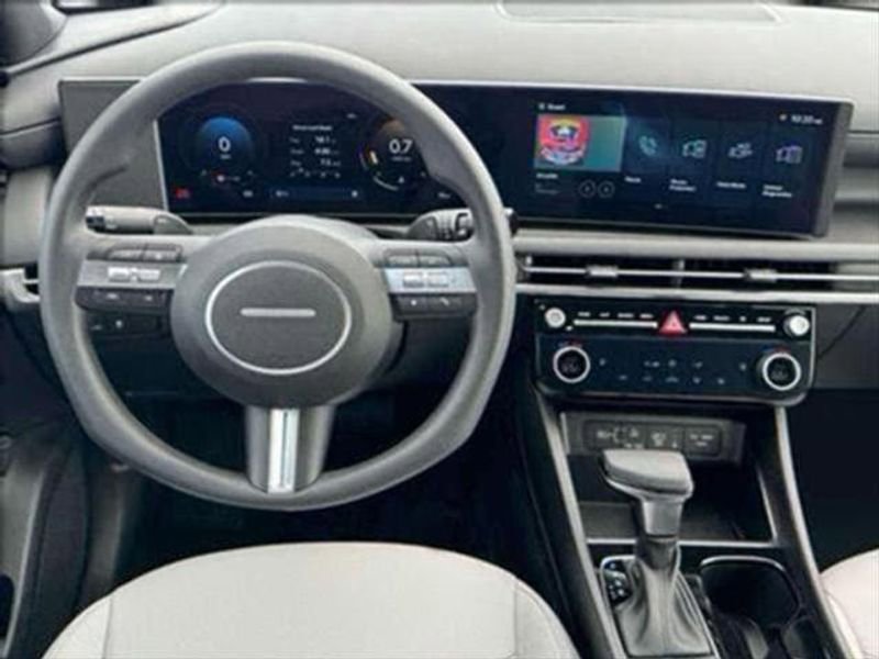 Certified 2025 Hyundai Santa Cruz SEL image 13