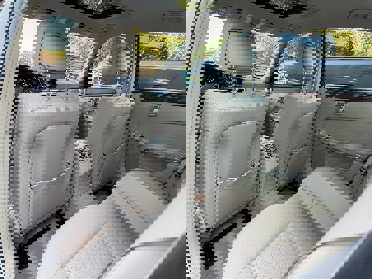 Used 2014 Mercedes-Benz E 350 Sedan w/ Premium 1 Package image 33