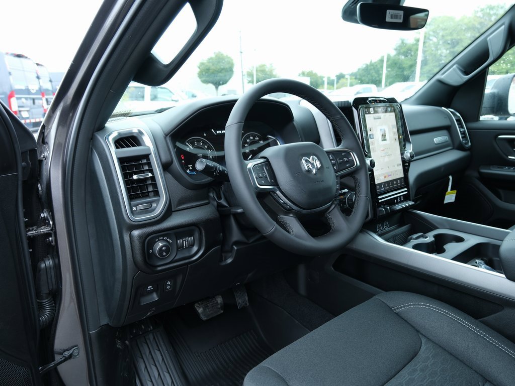 New 2026 RAM 1500 4x4 Crew Cab image 4