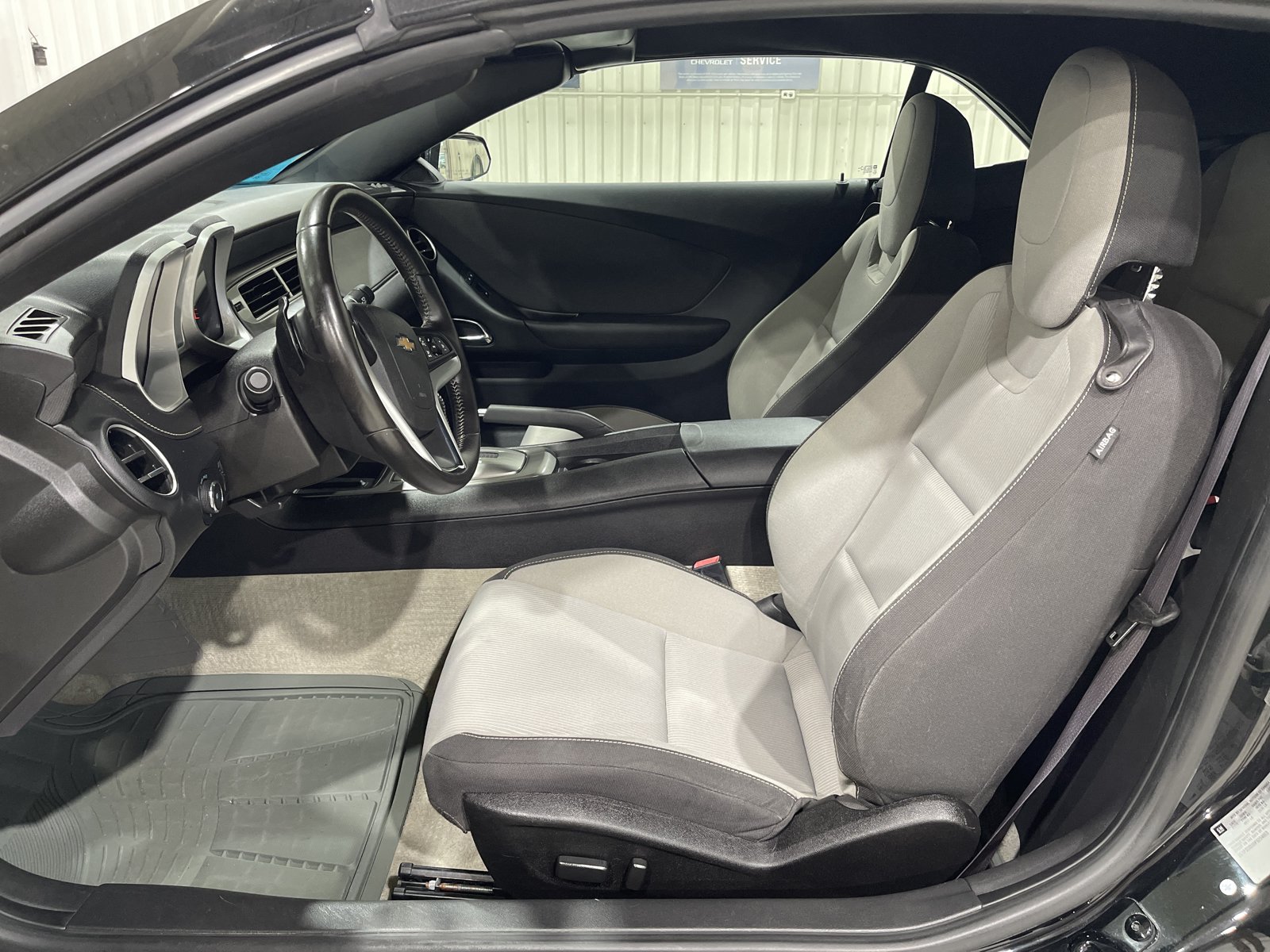 Used 2015 Chevrolet Camaro LT RWD image 2