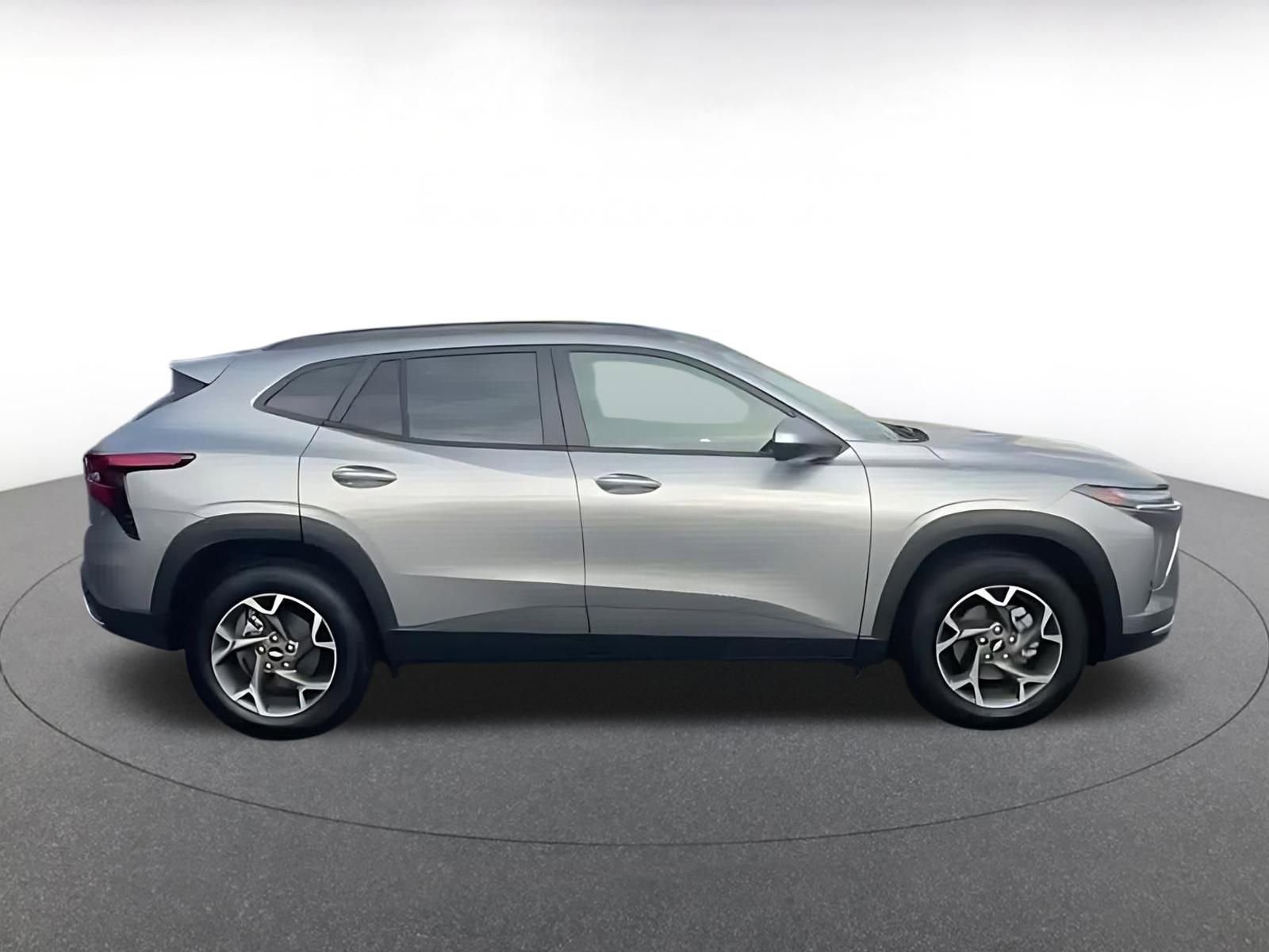 Used 2025 Chevrolet Trax LT image 16