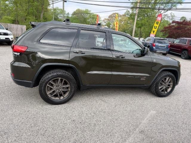 Used 2017 Jeep Grand Cherokee Laredo AWD/4WD image 6