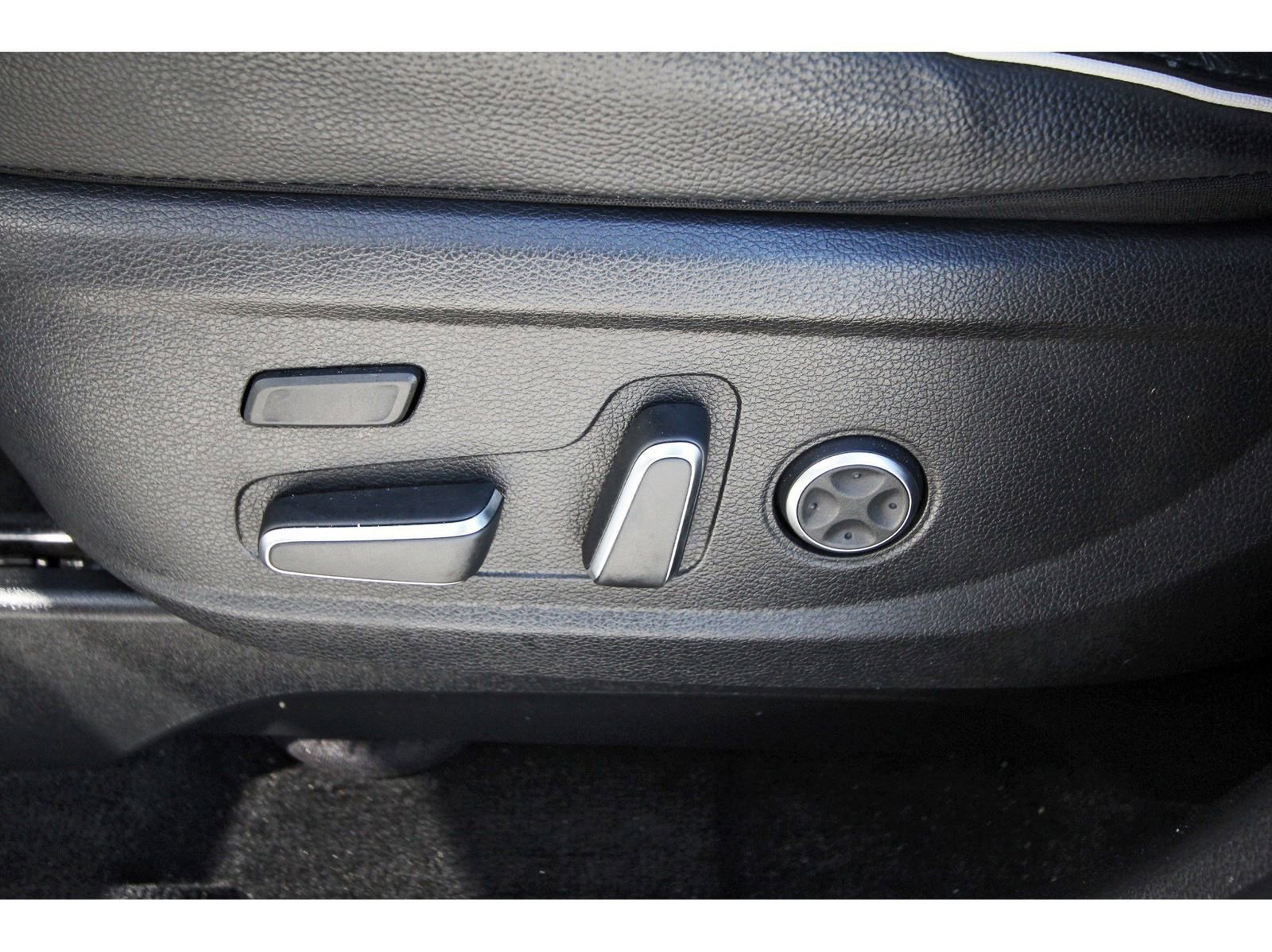 Used 2023 Hyundai Palisade Limited w/ Winter Package image 29