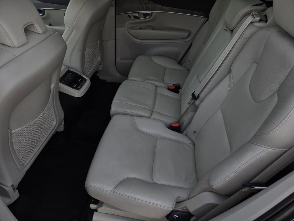 Used 2023 Volvo XC90 B6 Plus image 14