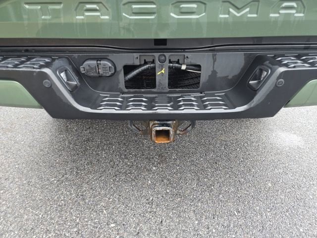 Used 2022 Toyota Tacoma TRD Sport w/ TRD Premium Sport Package AWD/4WD image 26