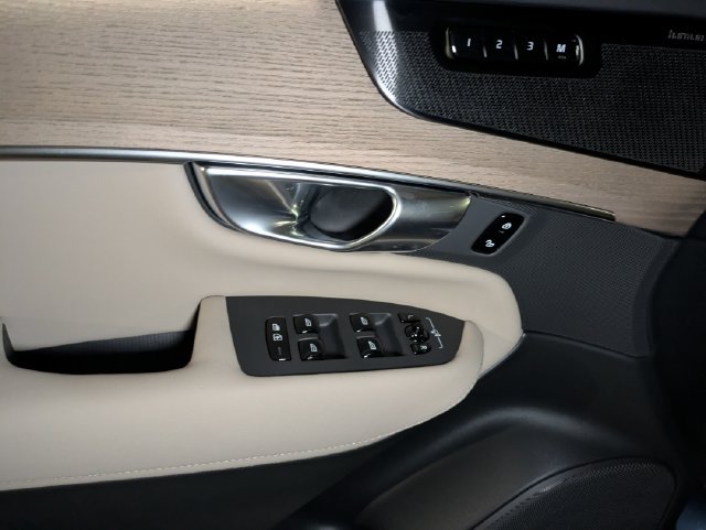 New 2026 Volvo XC90 T8 Plus w/ Protection Package AWD/4WD image 13