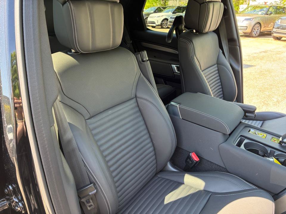 New 2026 Land Rover Discovery Limited Edition AWD/4WD image 28