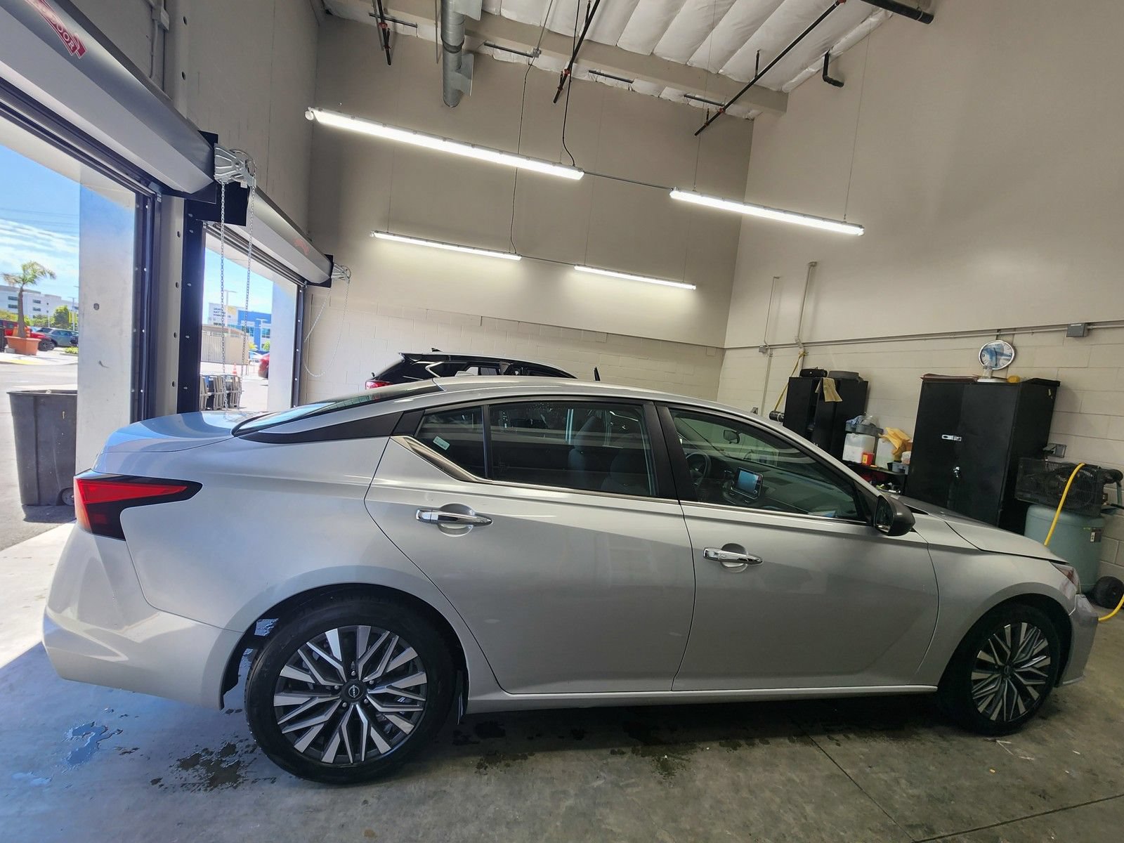 Used 2024 Nissan Altima 2.5 SV FWD image 8