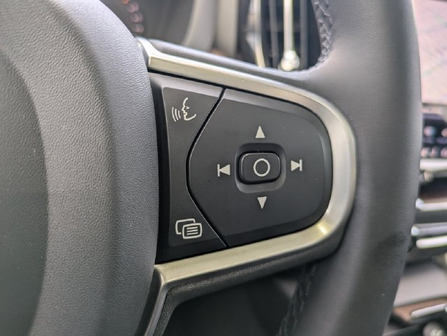 Certified 2022 Volvo XC60 B5 Momentum FWD image 19