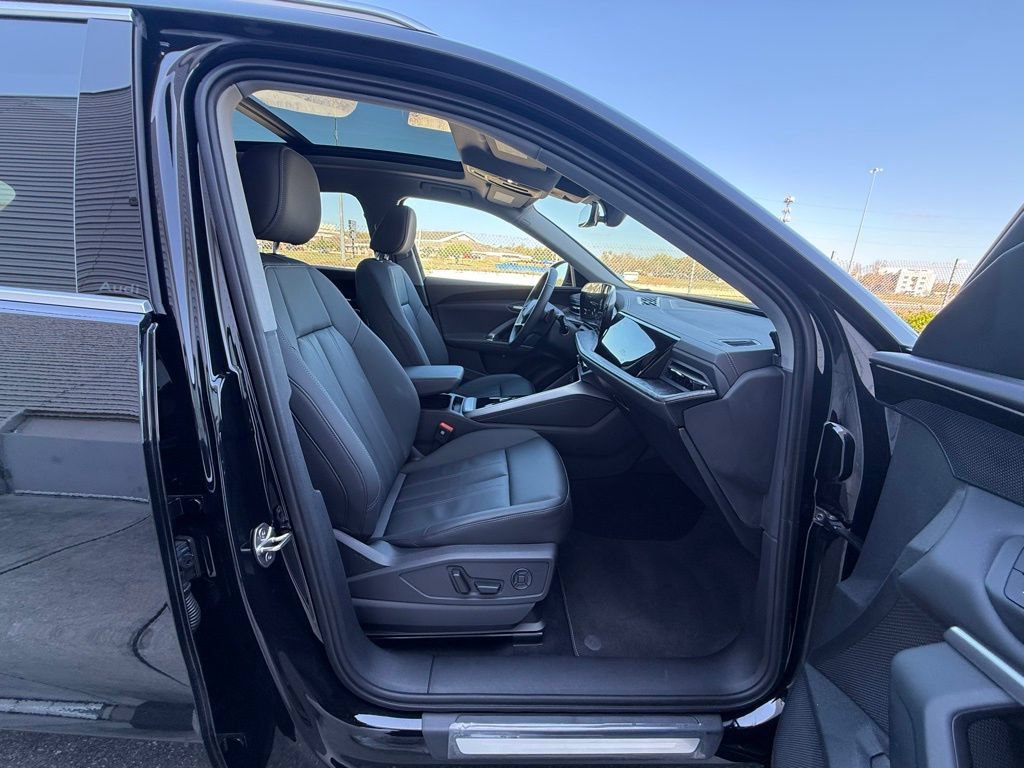 Used 2025 Audi Q5 Premium w/ Convenience Package AWD/4WD image 45