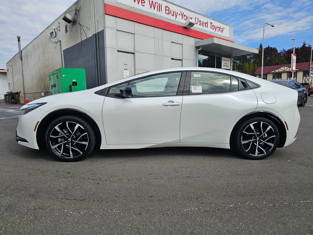 New 2027 Toyota Prius Plug-In Hybrid w/ Limited Premium Package FWD image 4