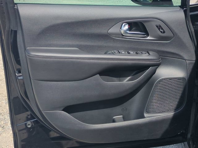 New 2026 Chrysler Pacifica Select FWD image 24