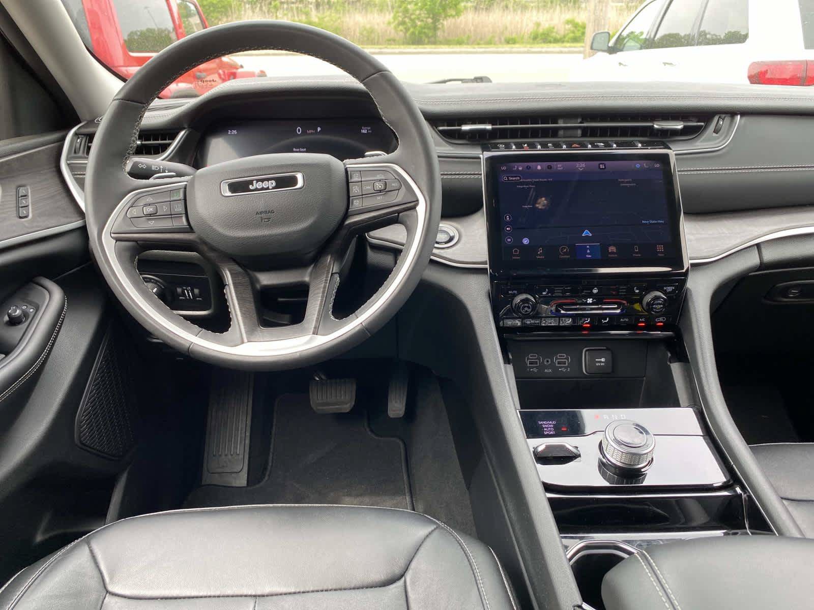 Certified 2023 Jeep Grand Cherokee Limited w/ Black Appearance Package AWD/4WD image 10