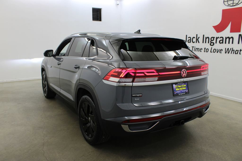 New 2026 Volkswagen Atlas Cross Sport SE FWD image 3