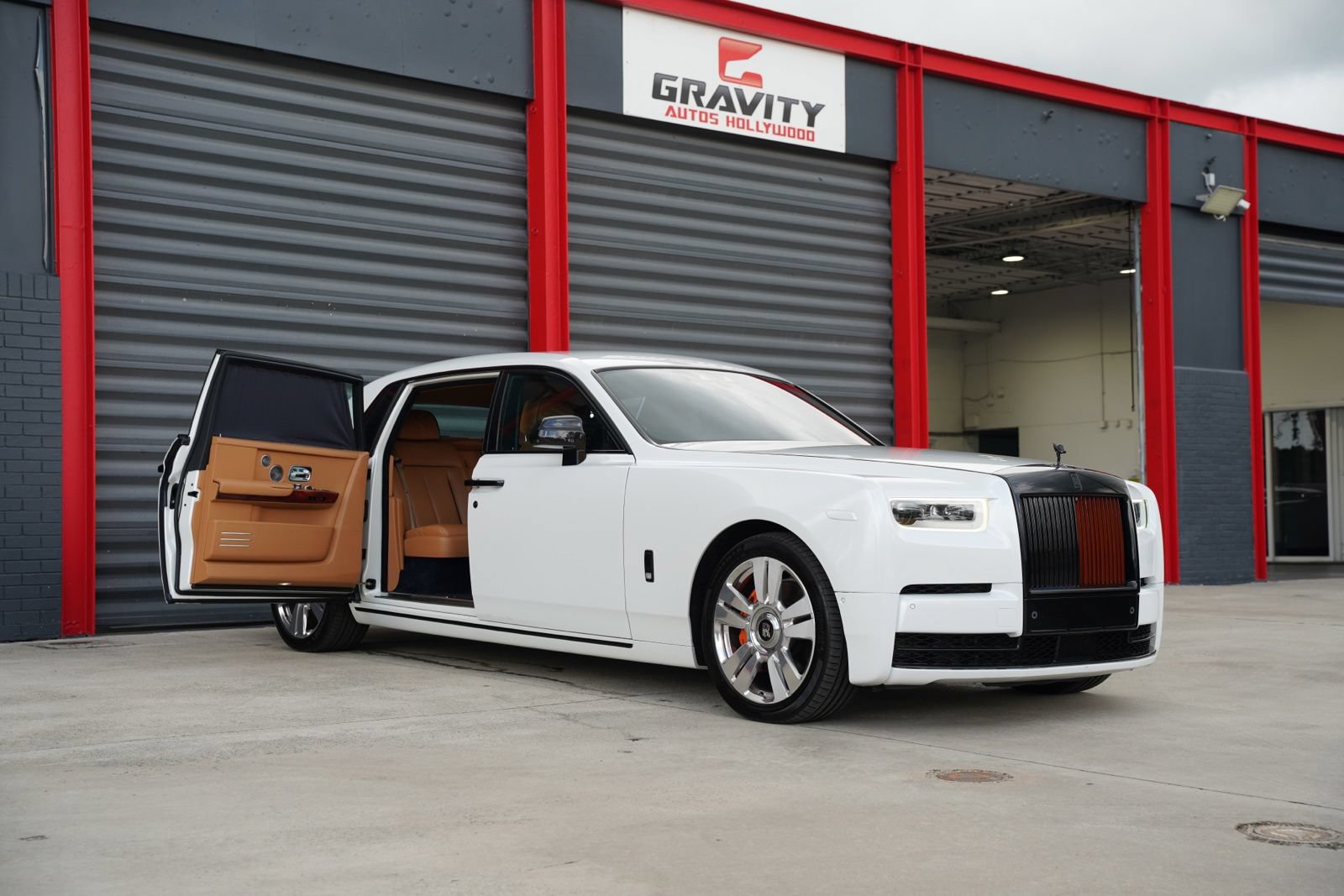 Used 2018 Rolls-Royce Phantom Extended Wheelbase RWD image 11