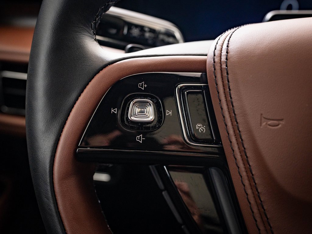 Used 2025 Lincoln Aviator Reserve w/ Equipment Group 201A image 27