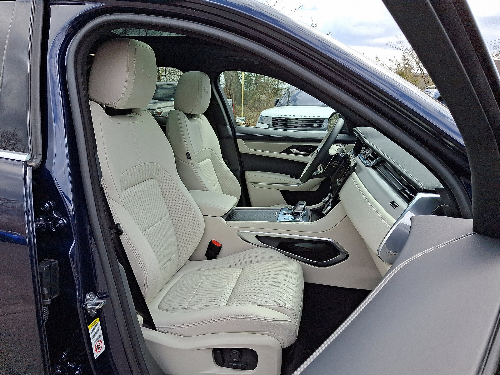 Certified 2025 Jaguar F-PACE R-Dynamic S image 3