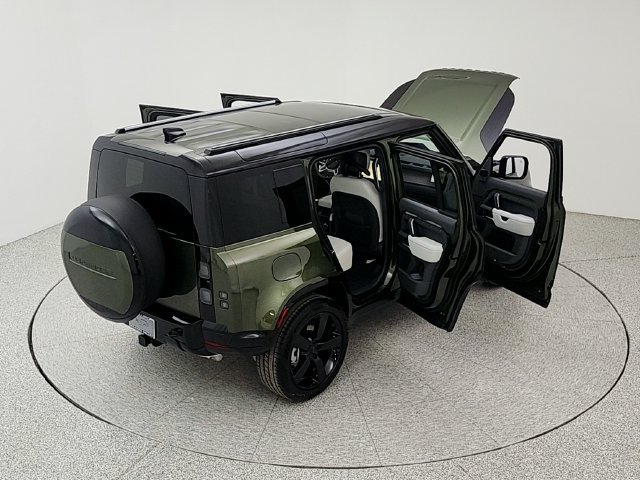 New 2026 Land Rover Defender 110 X-Dynamic SE AWD/4WD image 39