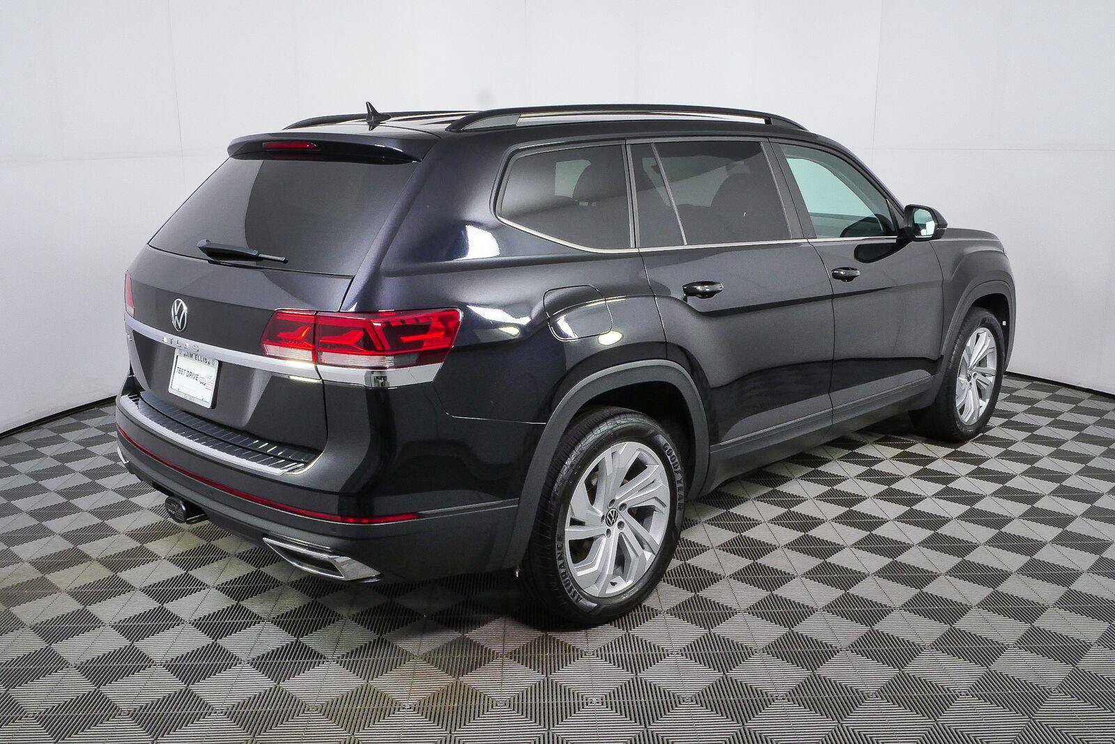 Certified 2023 Volkswagen Atlas SE FWD image 7