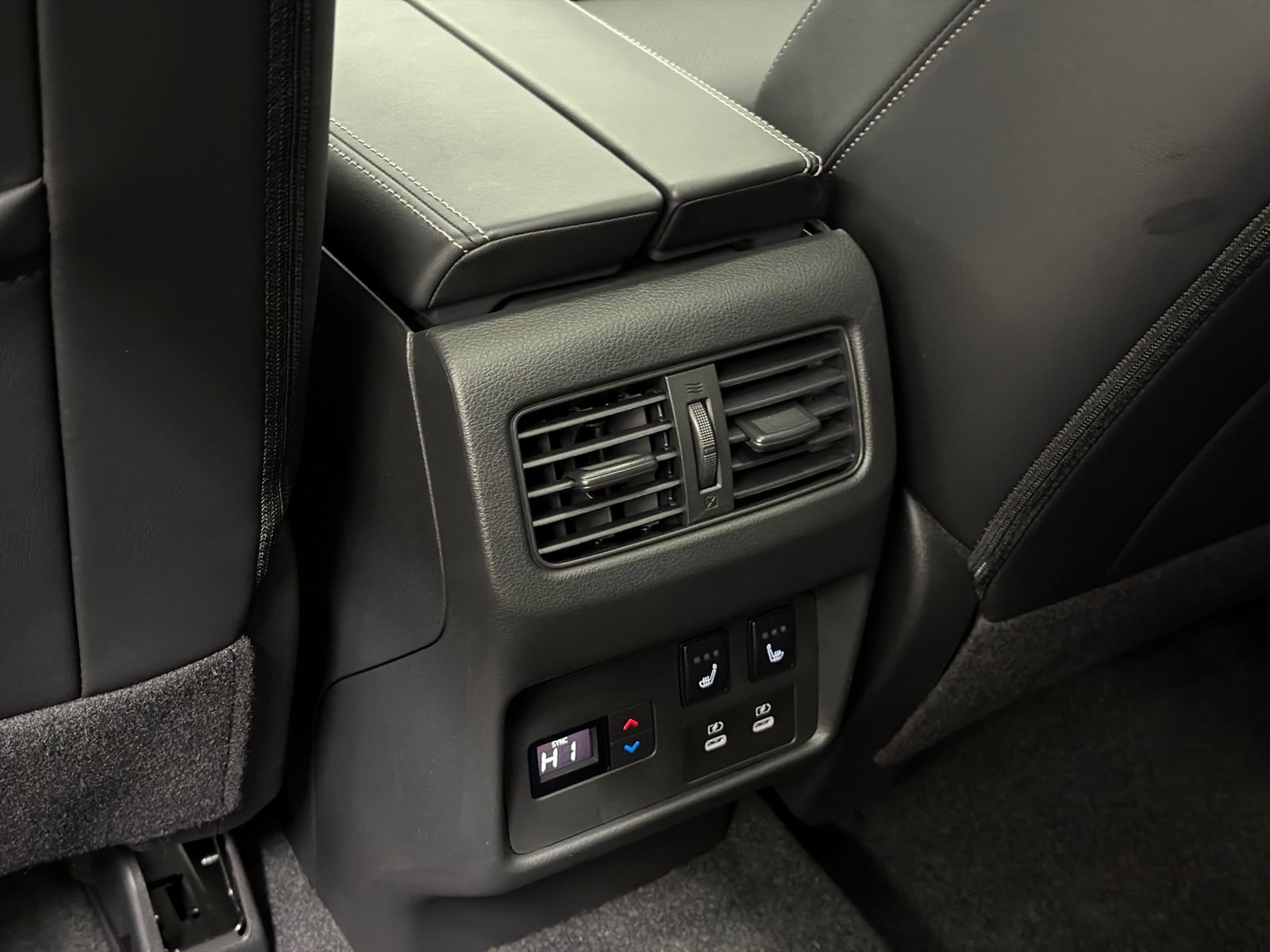 Used 2026 Nissan Rogue Platinum w/ Platinum Premium Package image 19