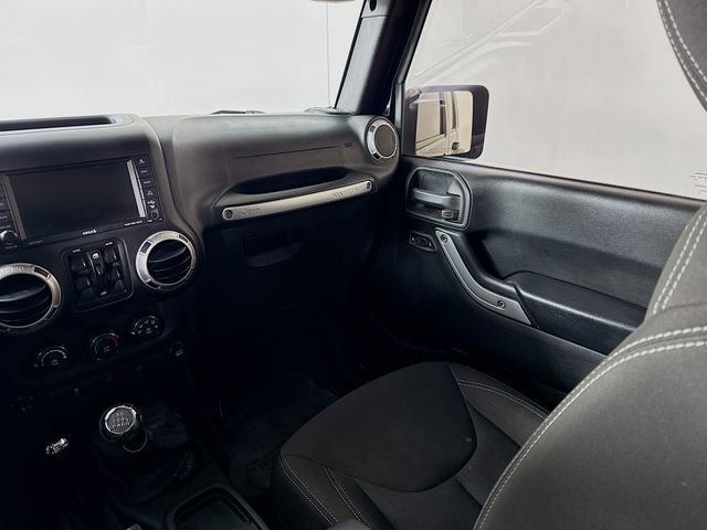 Used 2017 Jeep Wrangler Unlimited Rubicon w/ Connectivity Group image 21