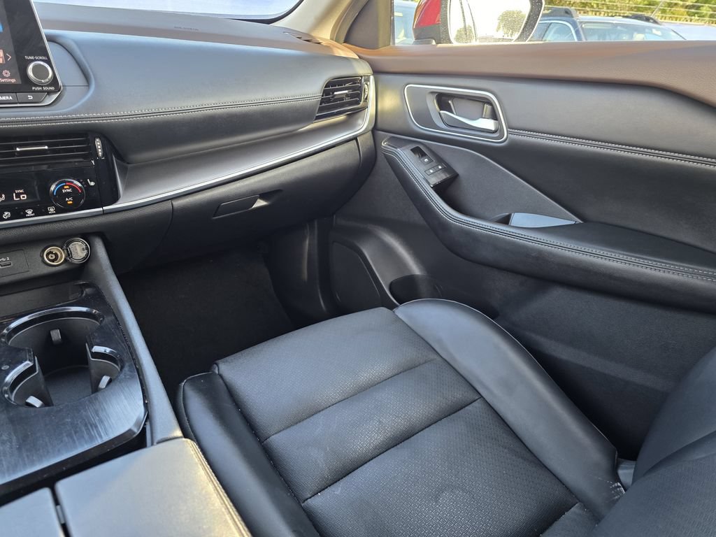 Used 2021 Nissan Rogue SV w/ Premium Package FWD image 15