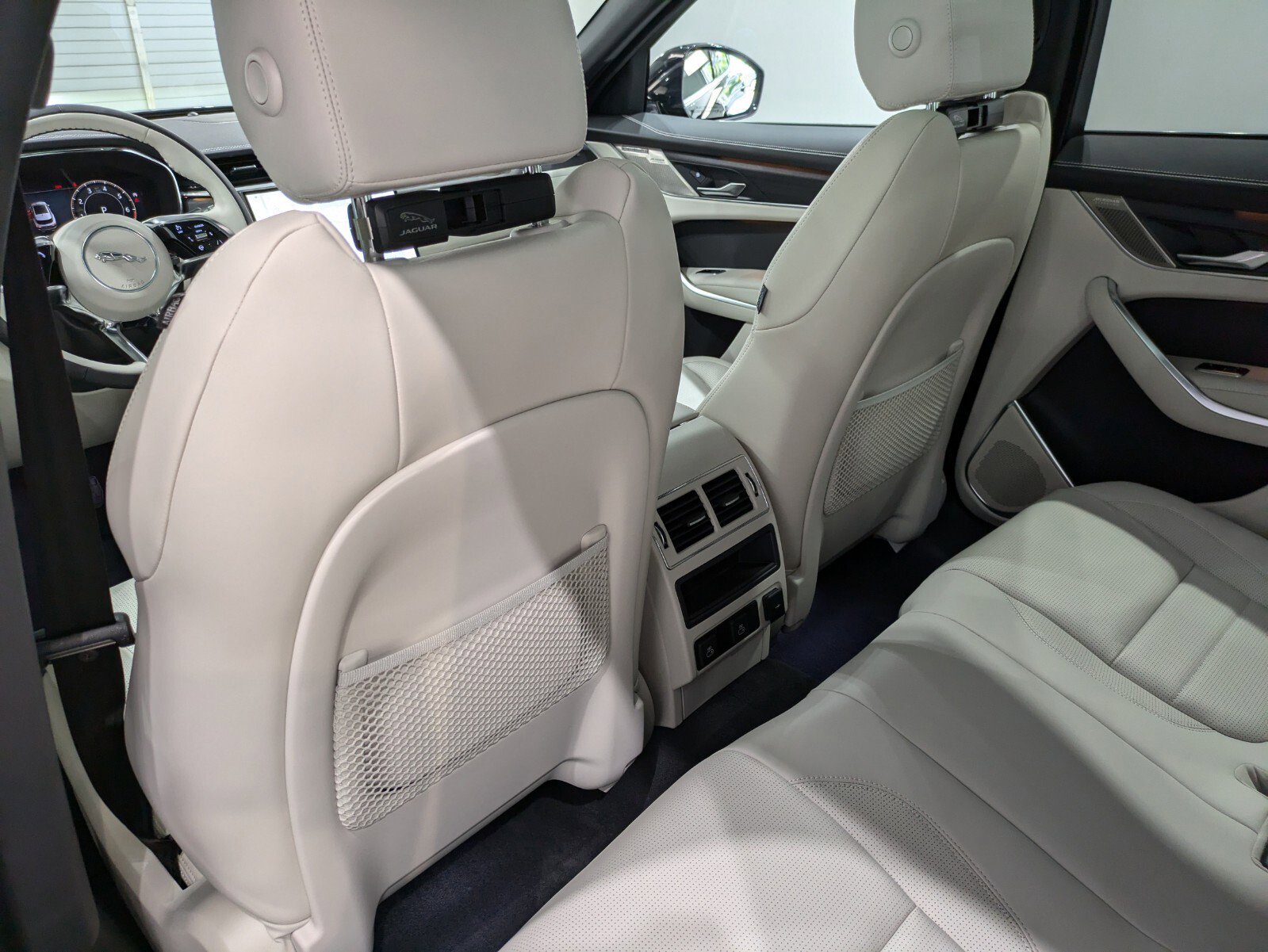 Used 2025 Jaguar F-PACE R-Dynamic S image 12