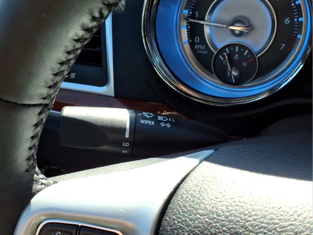 Used 2014 Chrysler 300 AWD w/ Driver Convenience Group image 32