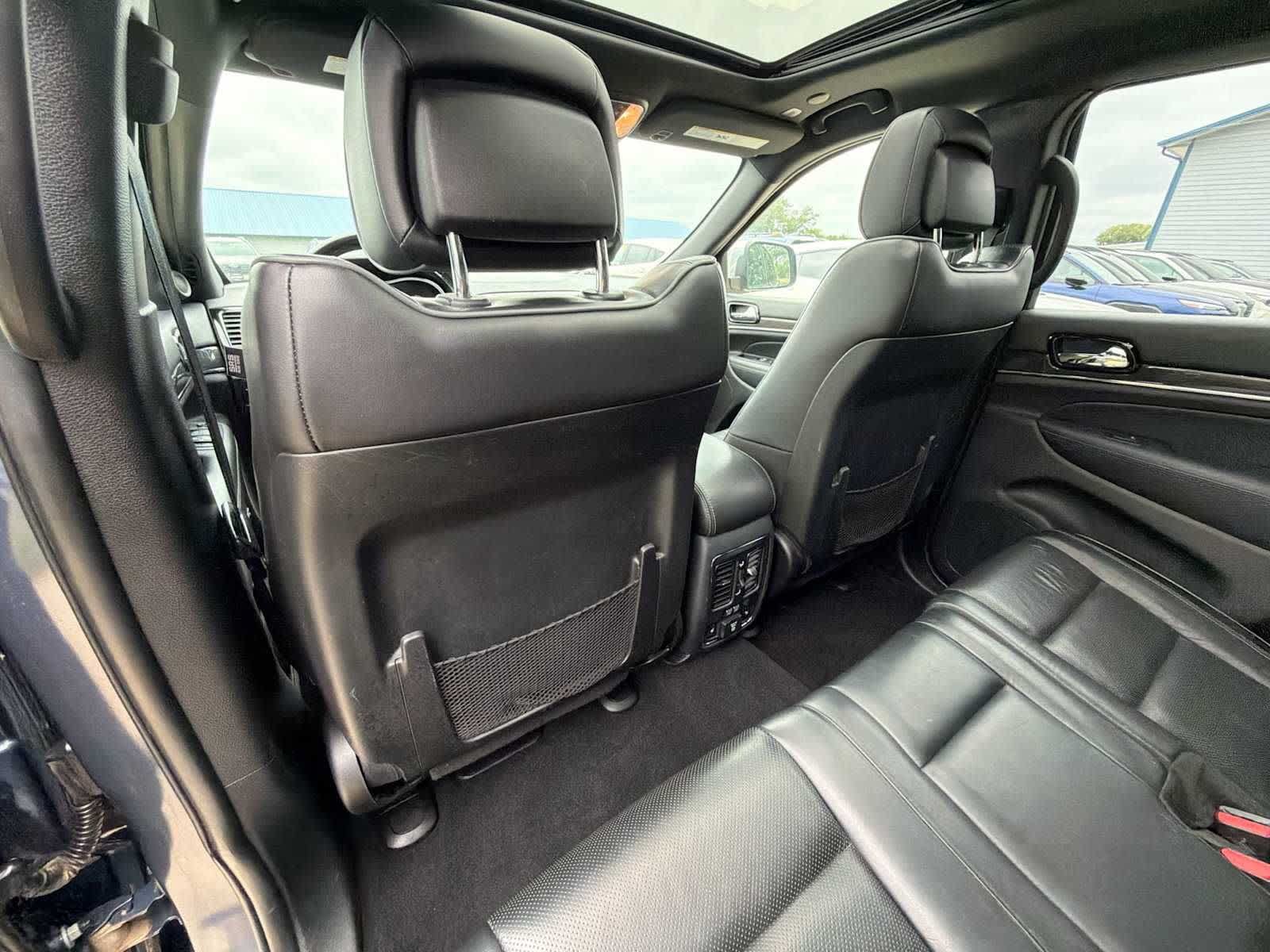 Used 2020 Jeep Grand Cherokee Overland AWD/4WD image 15