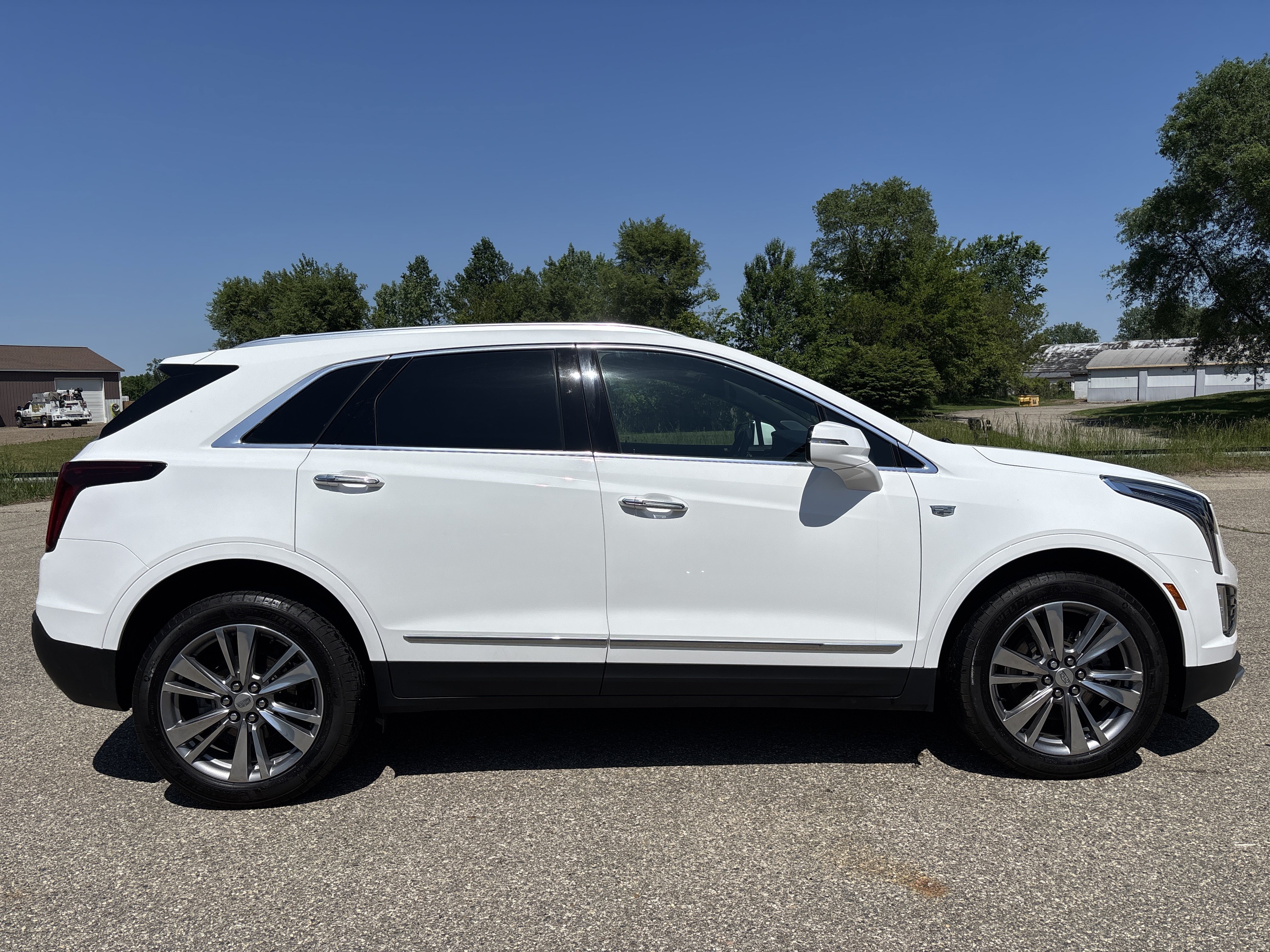 Used 2024 Cadillac XT5 Premium Luxury FWD image 2