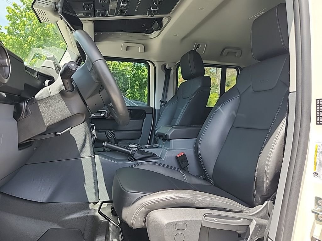 Used 2024 INEOS Grenadier Fieldmaster Edition image 2