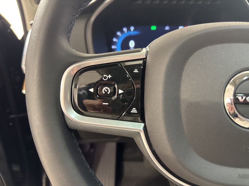 Used 2023 Volvo XC90 B5 Plus w/ Protection Package Premier image 9