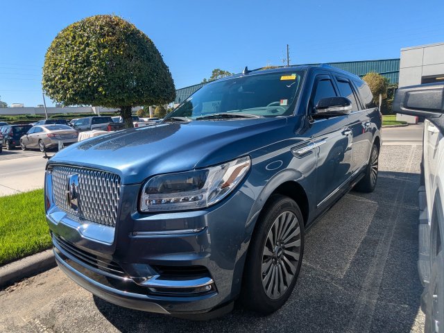 Used 2019 Lincoln Navigator L Reserve AWD/4WD image 2