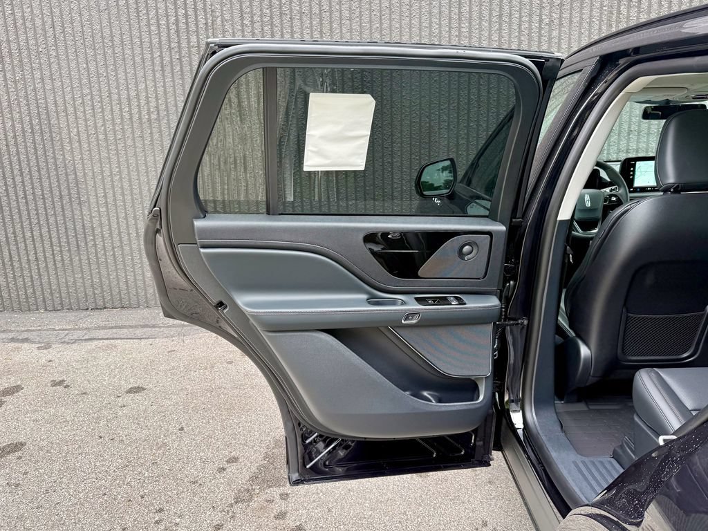 New 2026 Lincoln Aviator AWD image 16